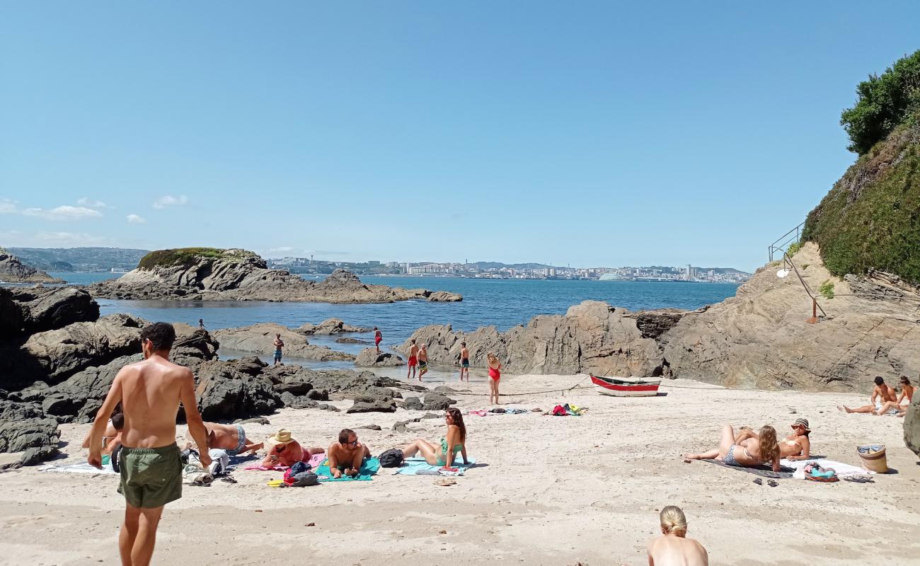 Praia das Margaridas'in fotoğrafı açık bej kum yüzey ile