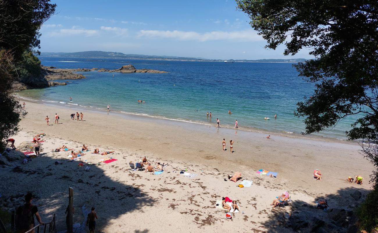 Playa de Morazon'in fotoğrafı parlak kum yüzey ile