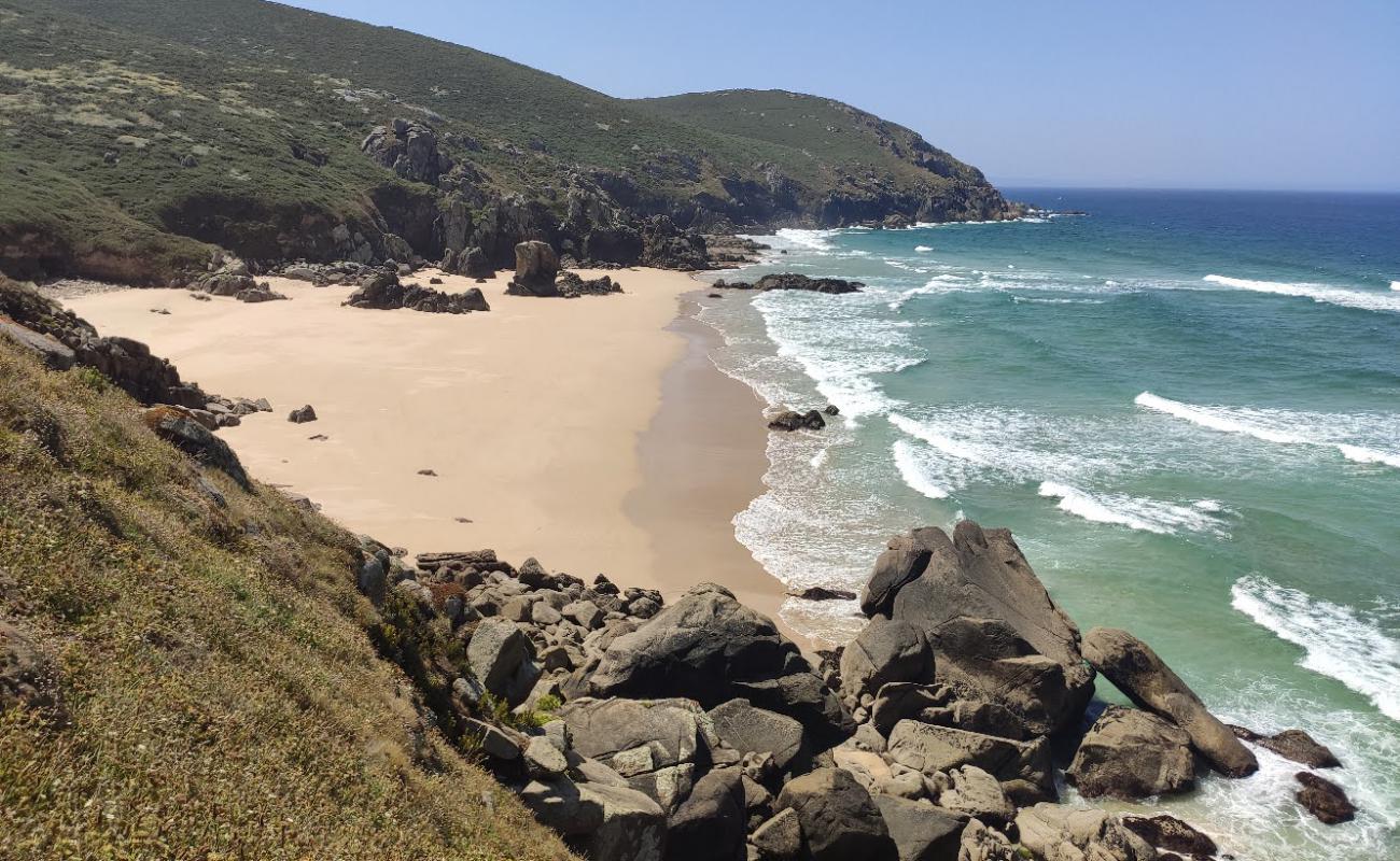 Praia de Lumebo'in fotoğrafı parlak kum yüzey ile