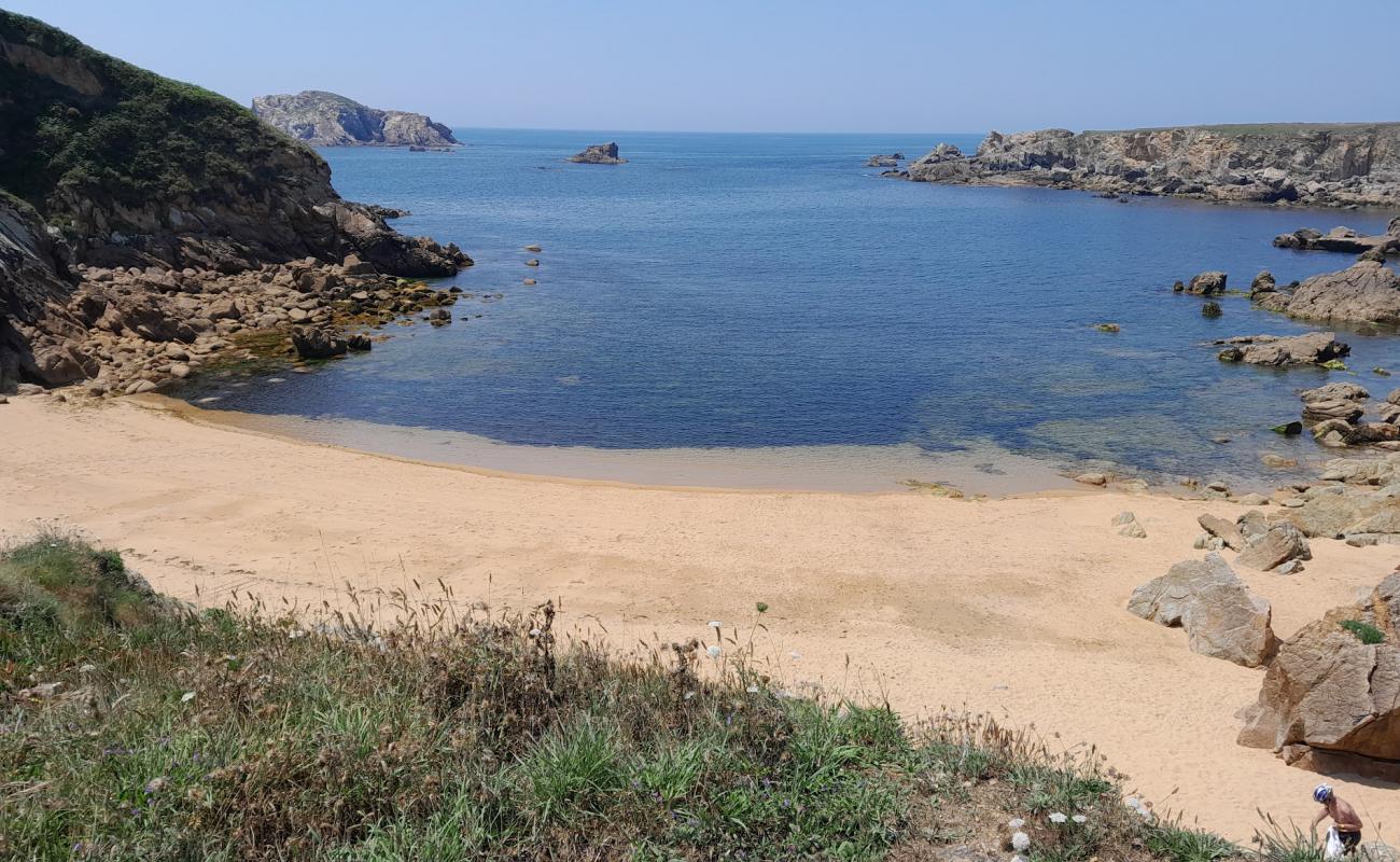 Praia de Lobadiz'in fotoğrafı parlak kum yüzey ile