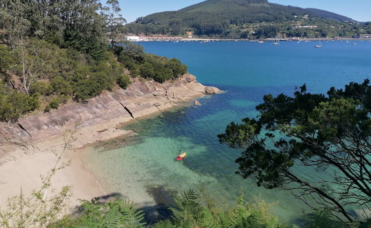 Praia de Area de Mina Senora'in fotoğrafı parlak kum yüzey ile