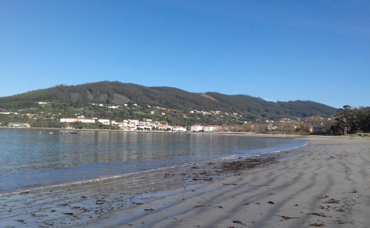 Praia de Santo Isidro'in fotoğrafı parlak kum yüzey ile