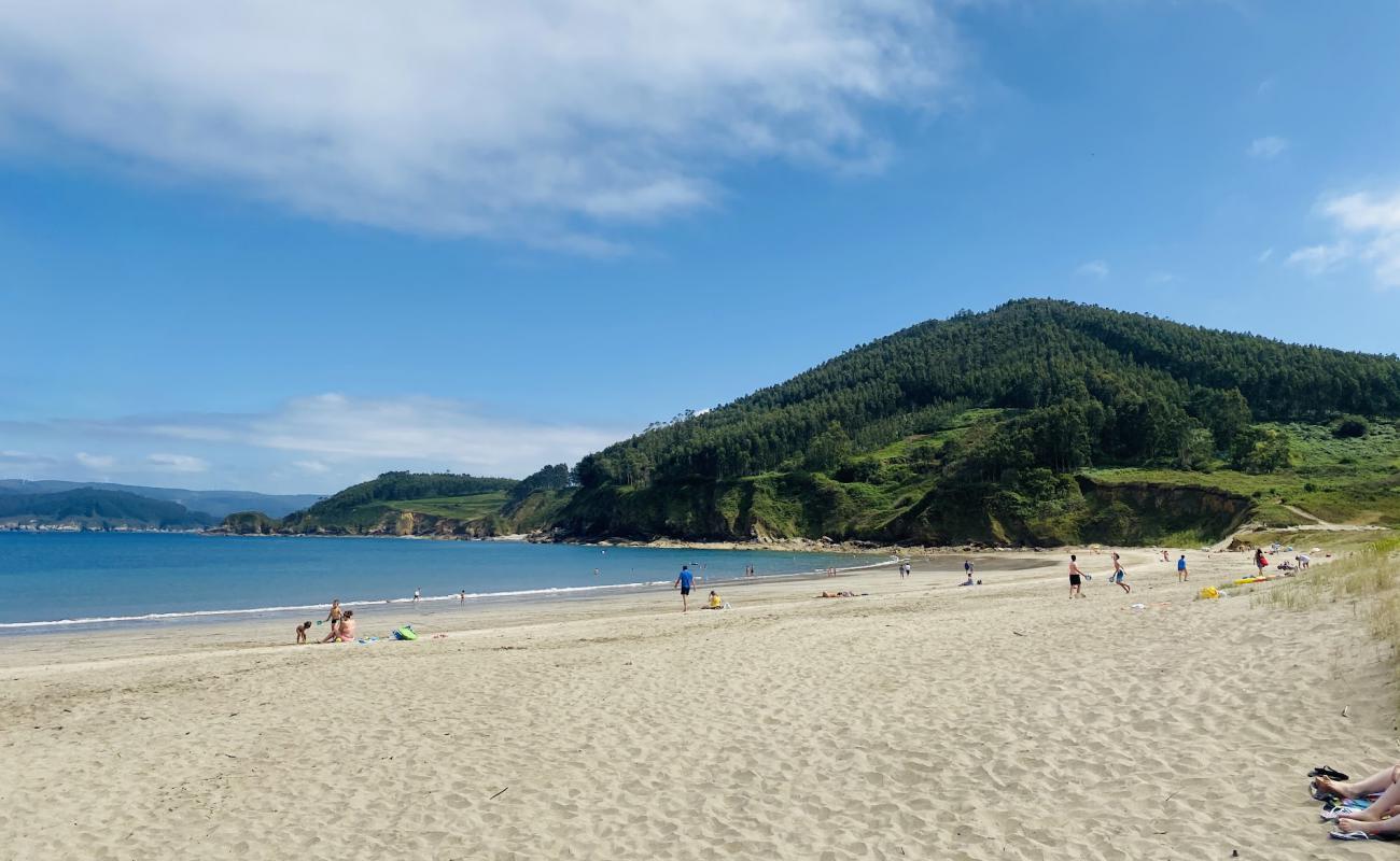 Playa de Carino'in fotoğrafı açık bej kum yüzey ile