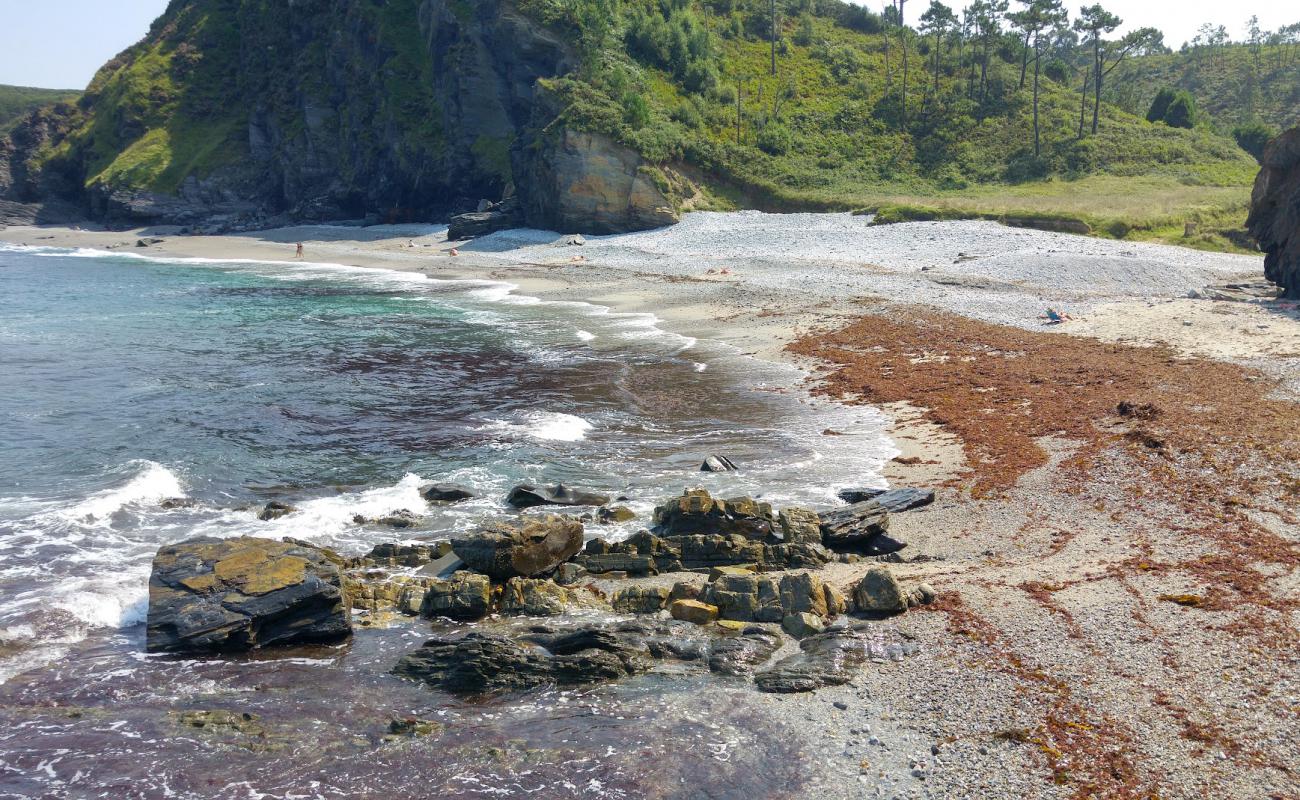 Playa de Portizuelo'in fotoğrafı taşlar yüzey ile