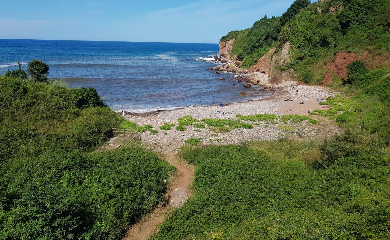 Playa de Rebolleres'in fotoğrafı gri kum ve çakıllar yüzey ile