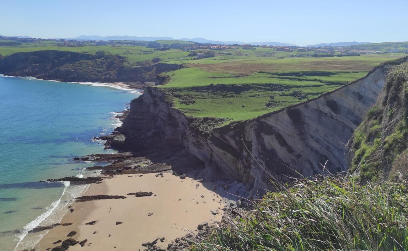 Playa Punta Ballota'in fotoğrafı taşlar yüzey ile