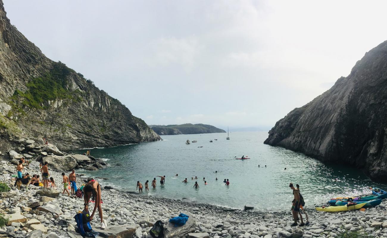 Cala El Castillito, Gorliz'in fotoğrafı kayalık arazi yüzey ile