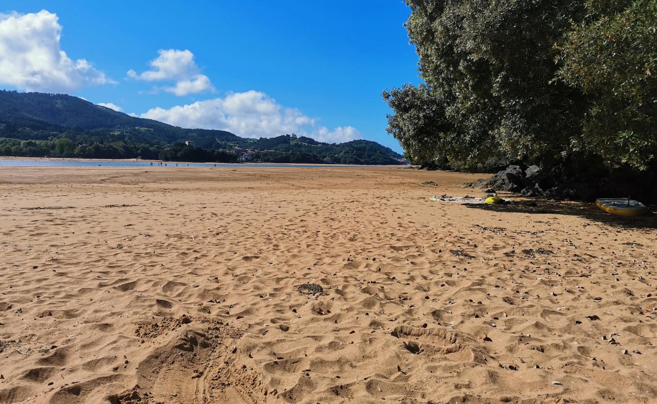 Playa de Kanala'in fotoğrafı açık bej kum yüzey ile