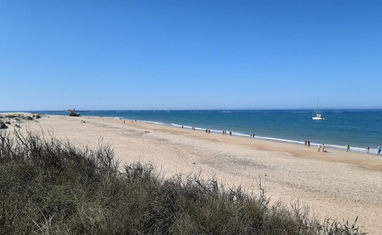 Playa del Castillo'in fotoğrafı parlak kum yüzey ile