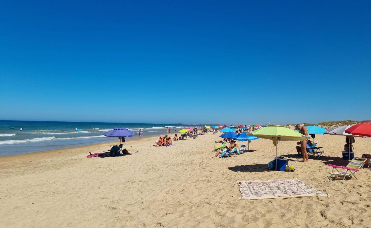 Playa de las Calderas'in fotoğrafı parlak kum yüzey ile