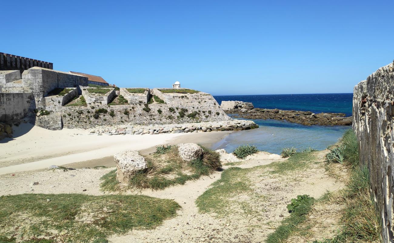 Playa de la Isla de Tarifa'in fotoğrafı açık bej kum yüzey ile