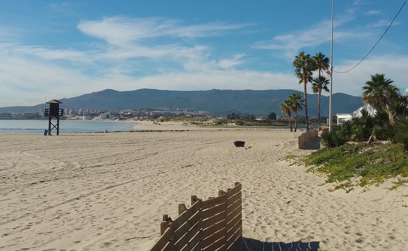 Playa De Palmones'in fotoğrafı açık bej kum yüzey ile