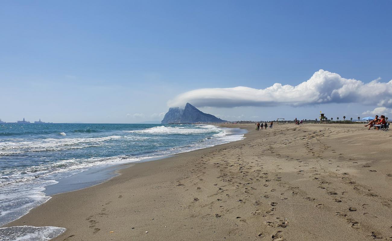 Playa del Burgo'in fotoğrafı gri kum yüzey ile
