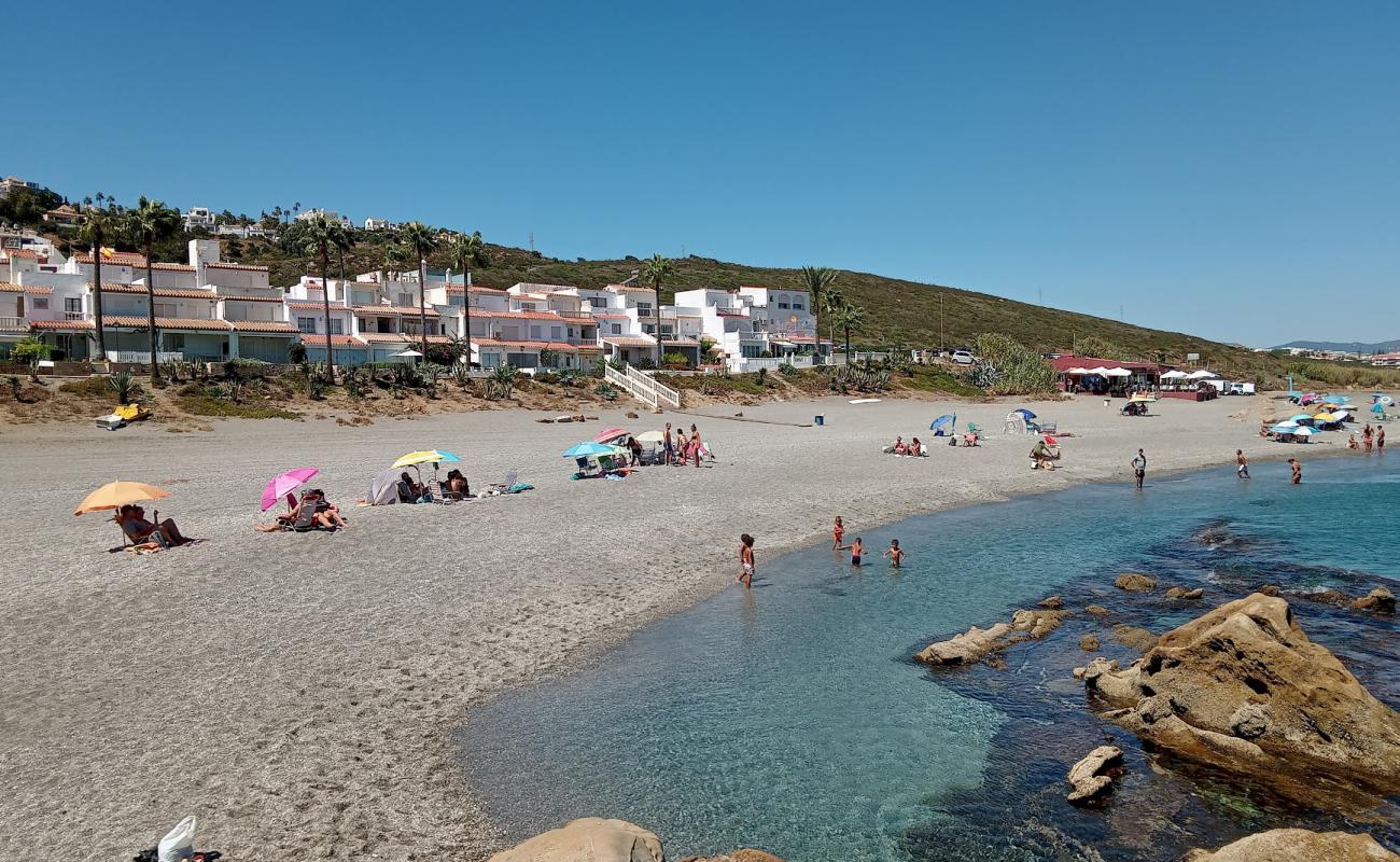 Playa de Tubalita'in fotoğrafı gri ince çakıl taş yüzey ile