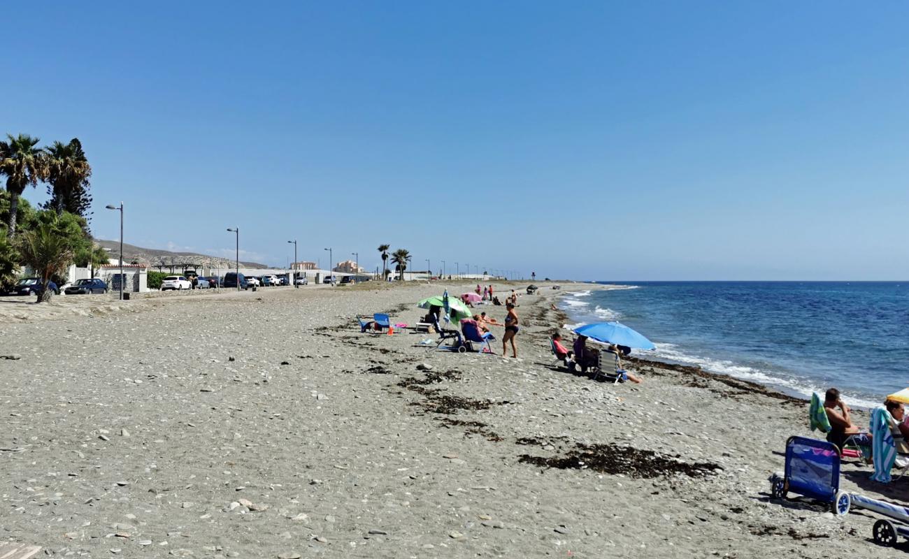 Playa de Carchuna'in fotoğrafı gri çakıl taşı yüzey ile