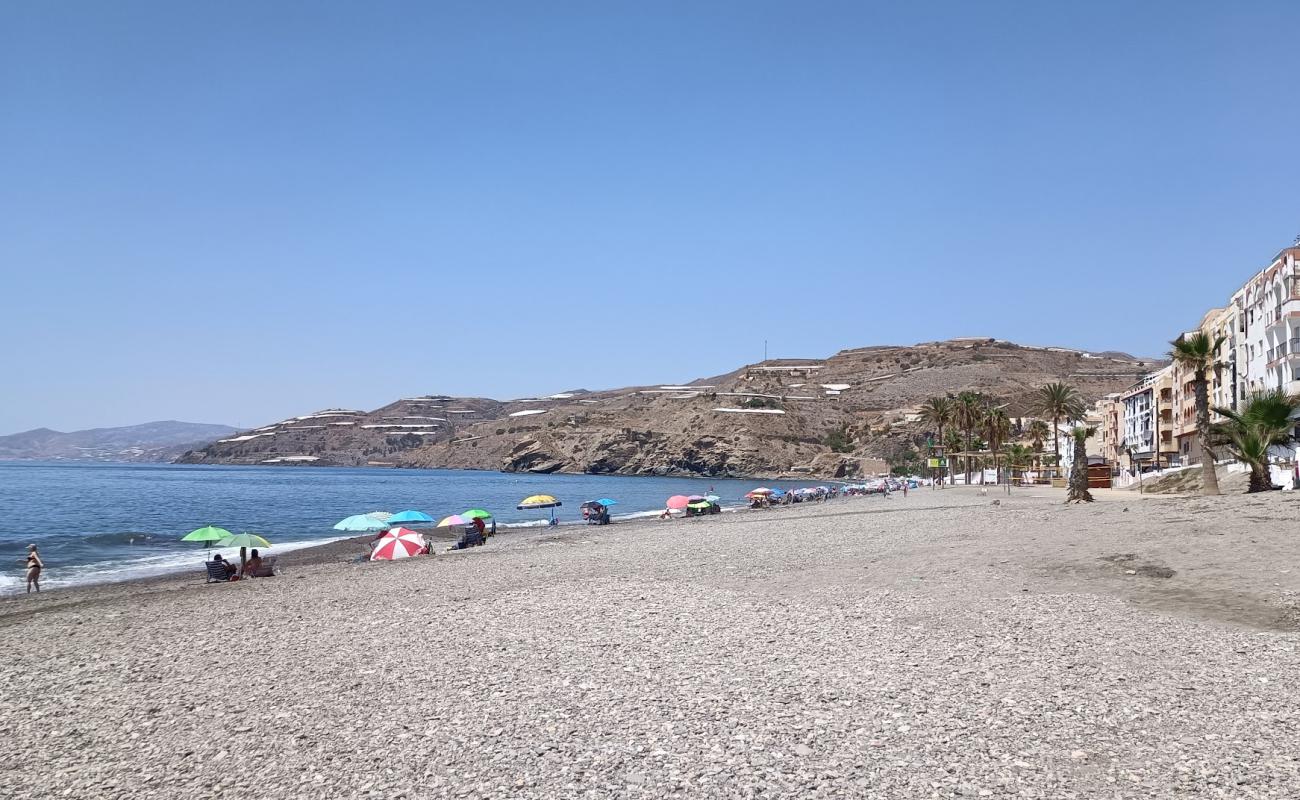 Playa de La Rabita'in fotoğrafı gri ince çakıl taş yüzey ile