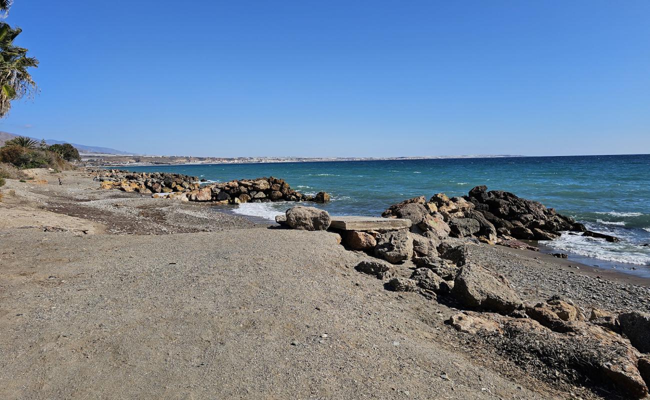 Playa de las Canadas'in fotoğrafı gri çakıl taşı yüzey ile