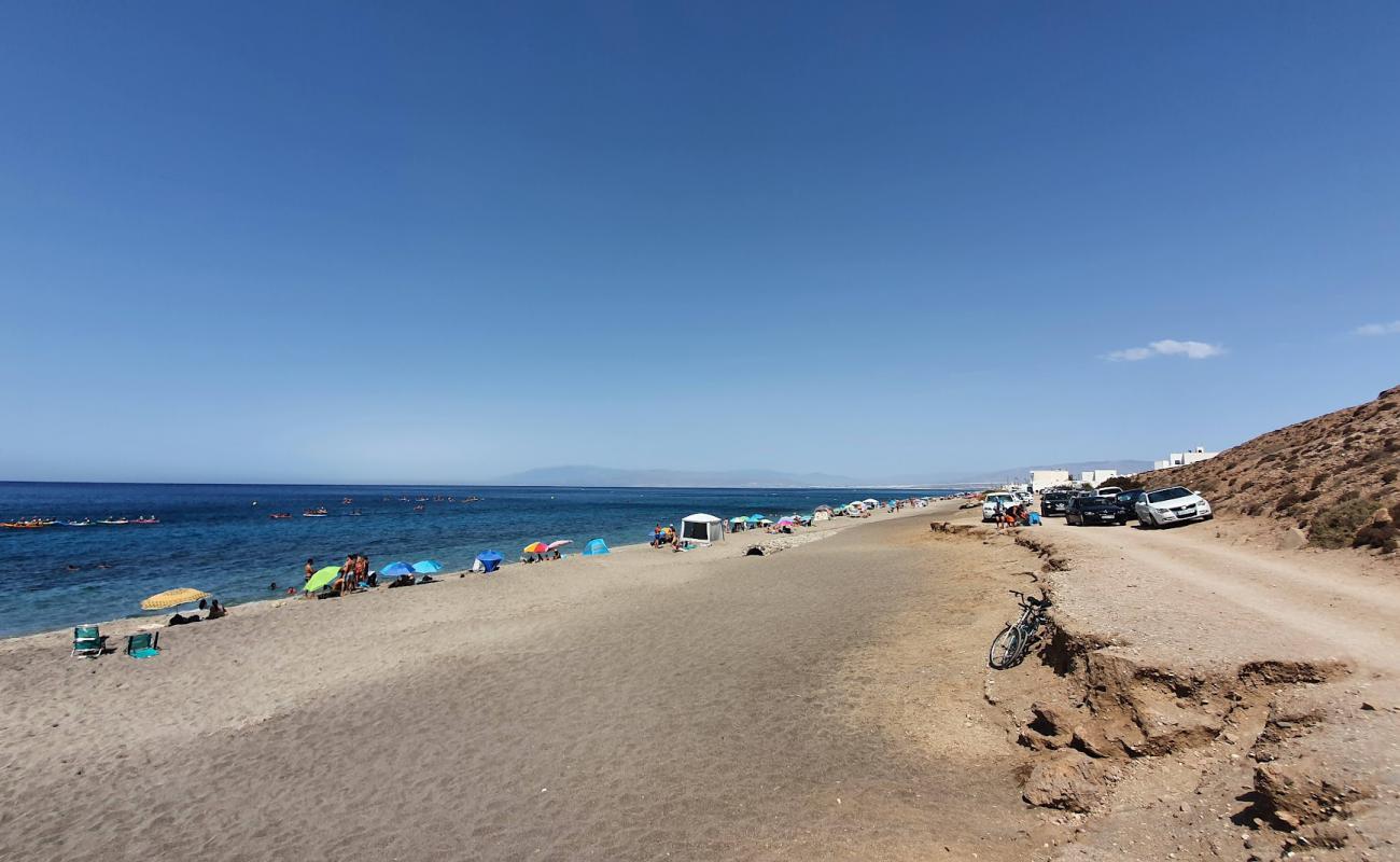 Playa de la Fabriquilla'in fotoğrafı gri ince çakıl taş yüzey ile