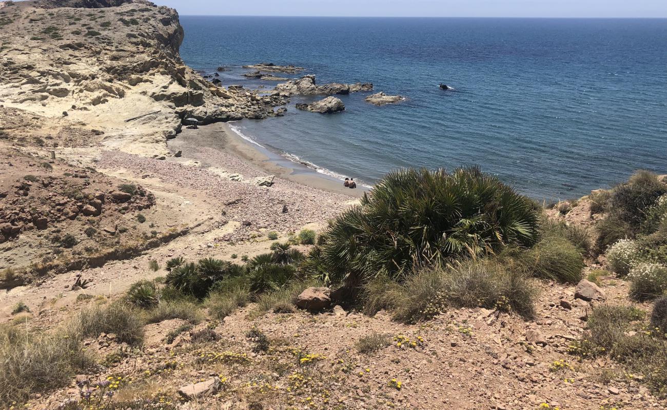 Cala Carbon'in fotoğrafı kahverengi çakıl yüzey ile