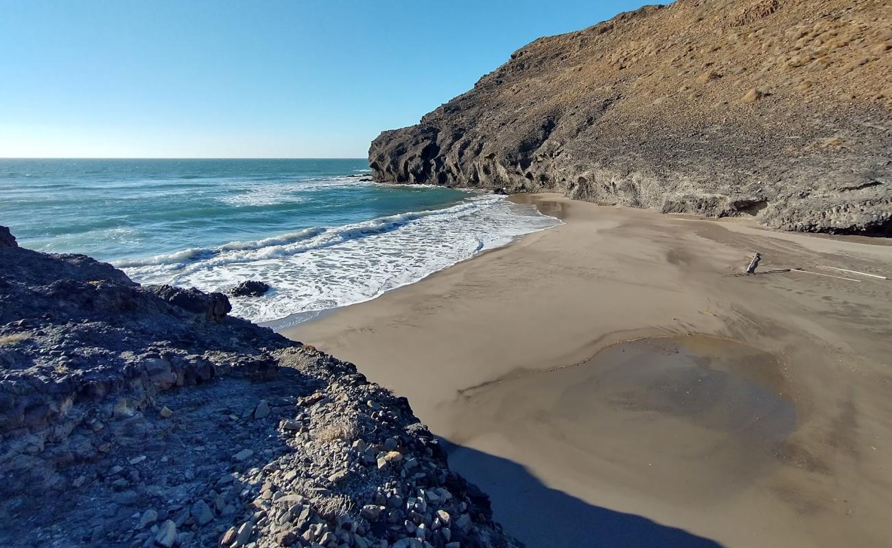 Cala Principe'in fotoğrafı parlak kum yüzey ile