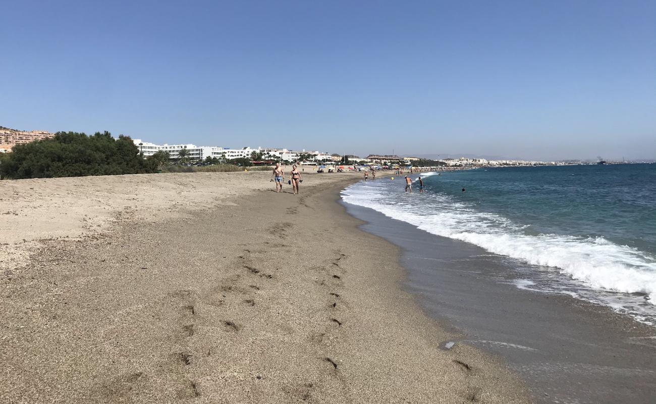 Playa de la Marina de la Torre'in fotoğrafı gri kum yüzey ile