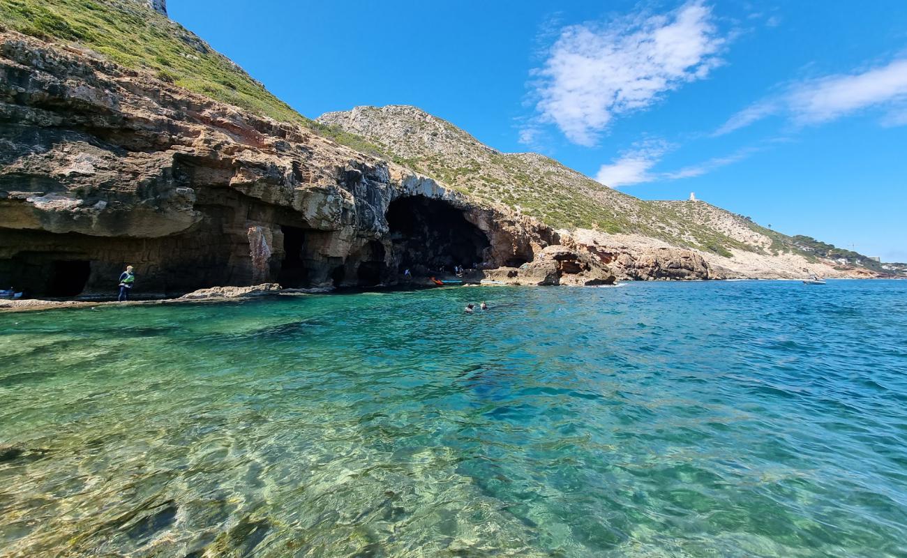 Cova Tallada'in fotoğrafı kayalık arazi yüzey ile
