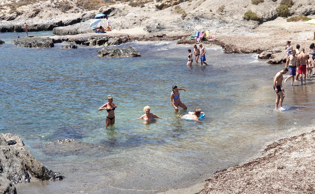 Cala Cristal'in fotoğrafı gri ince çakıl taş yüzey ile