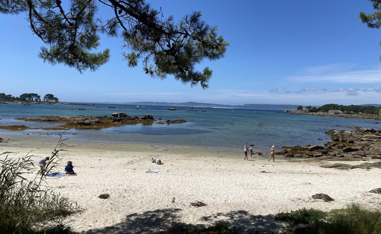 Praia Rosa da Mosca'in fotoğrafı parlak kum yüzey ile