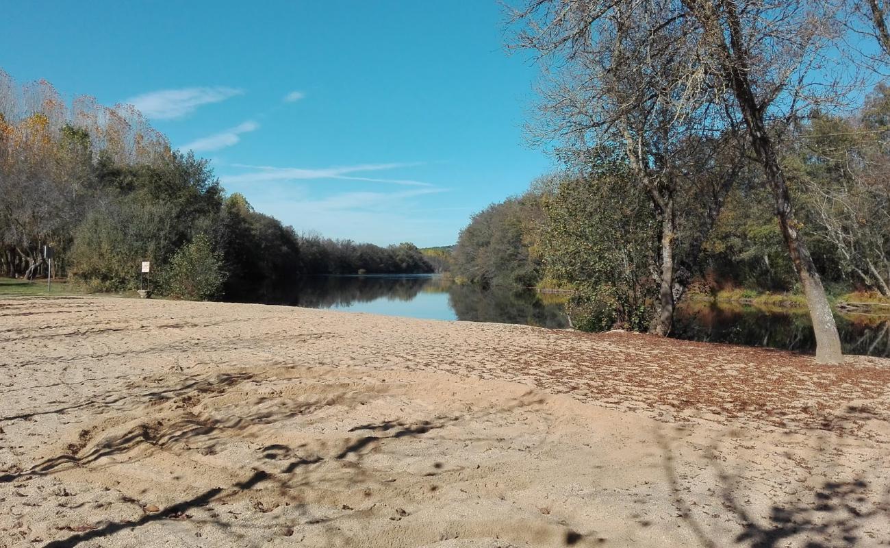 Playa Fluvial Burganes'in fotoğrafı açık bej kum yüzey ile