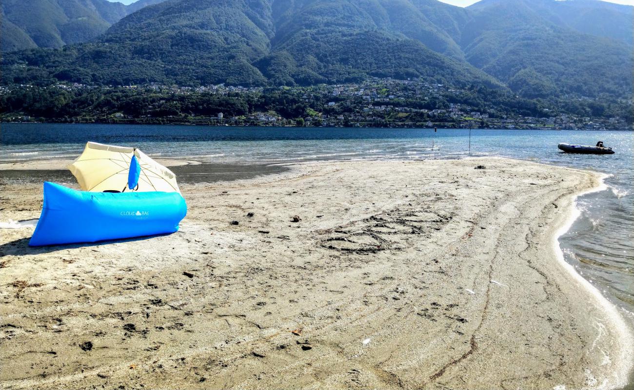 Locarno spiaggia'in fotoğrafı parlak kum yüzey ile