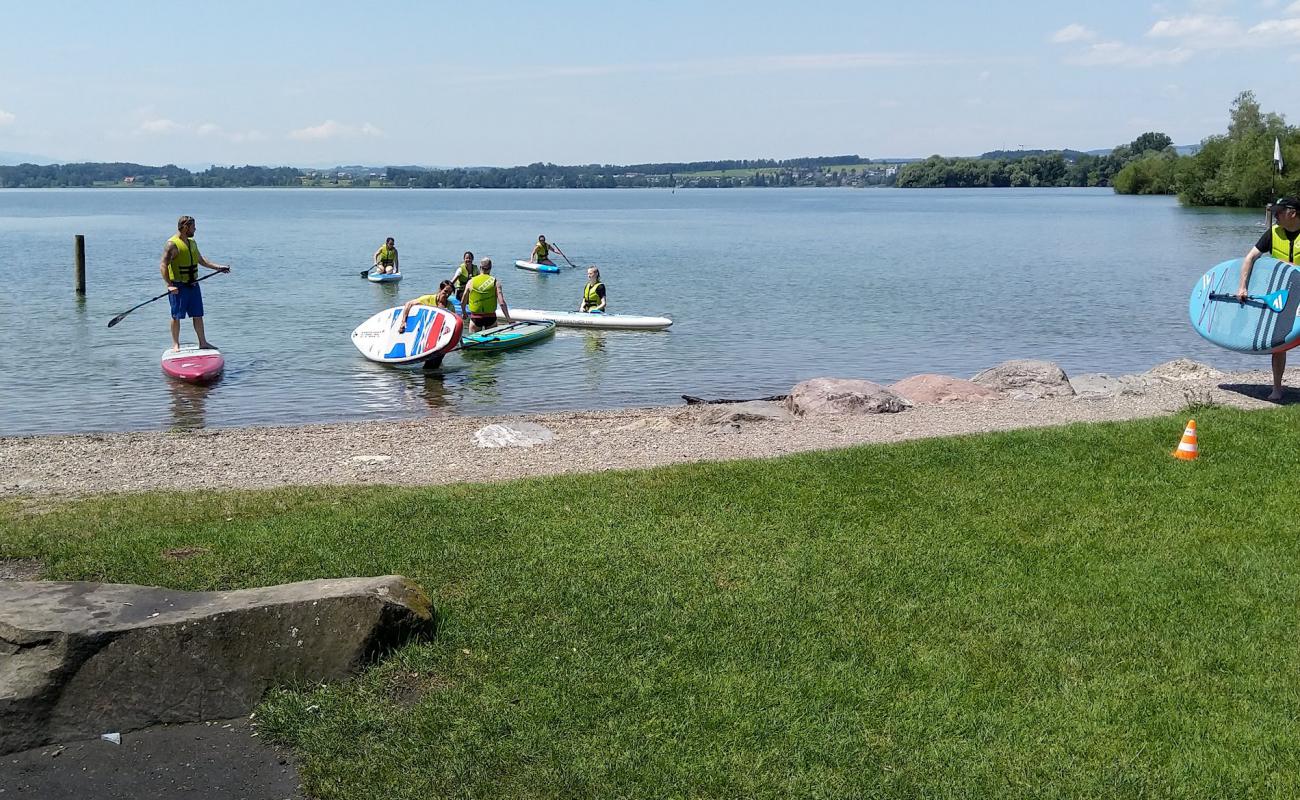 Badestrand Bruggli'in fotoğrafı çim yüzey ile