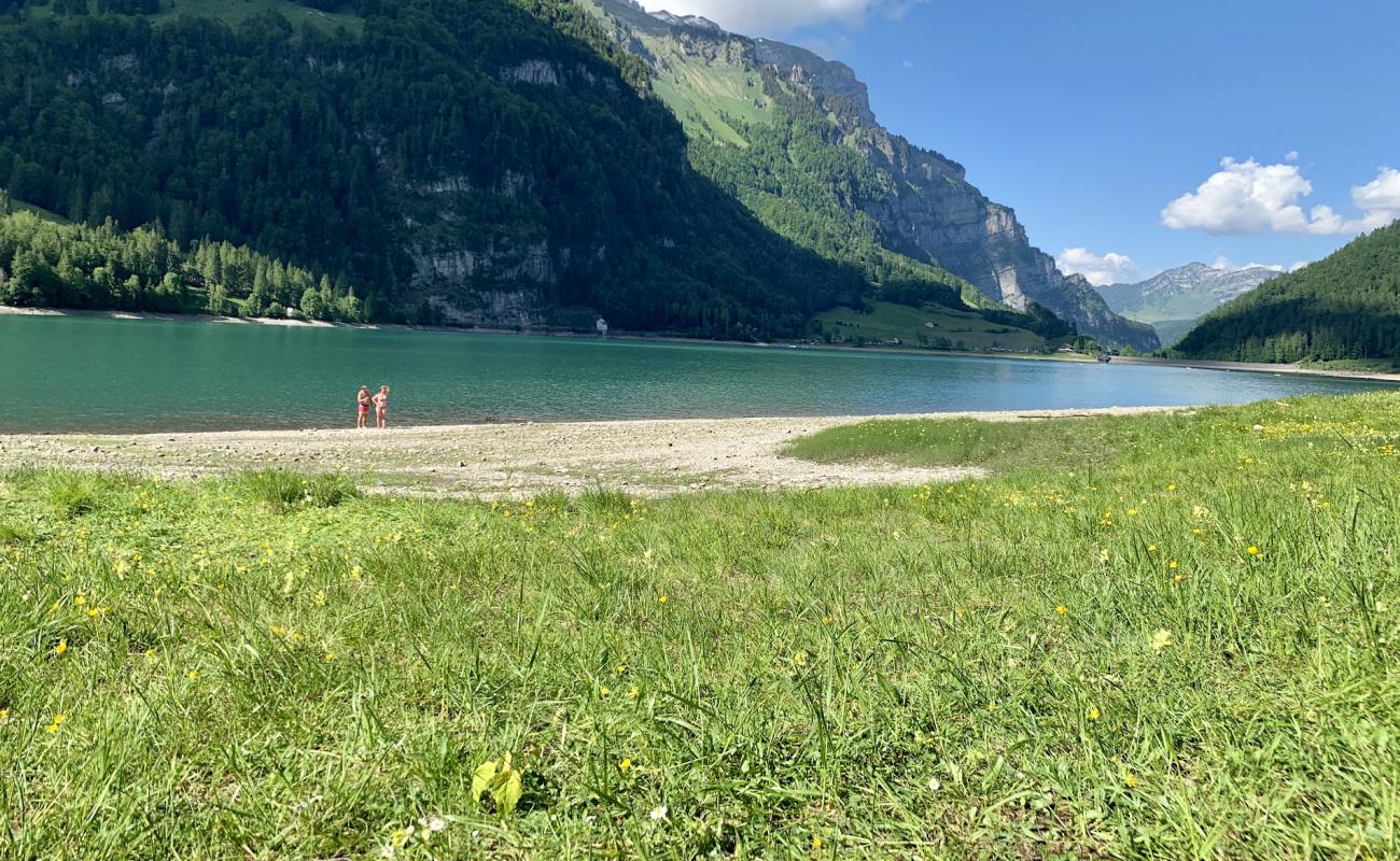 Klontaler Beach'in fotoğrafı küçük gri çakıllar yüzey ile