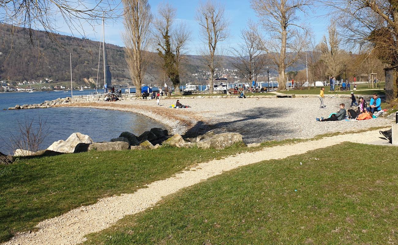 Badestrand Ipsach'in fotoğrafı gri ince çakıl taş yüzey ile