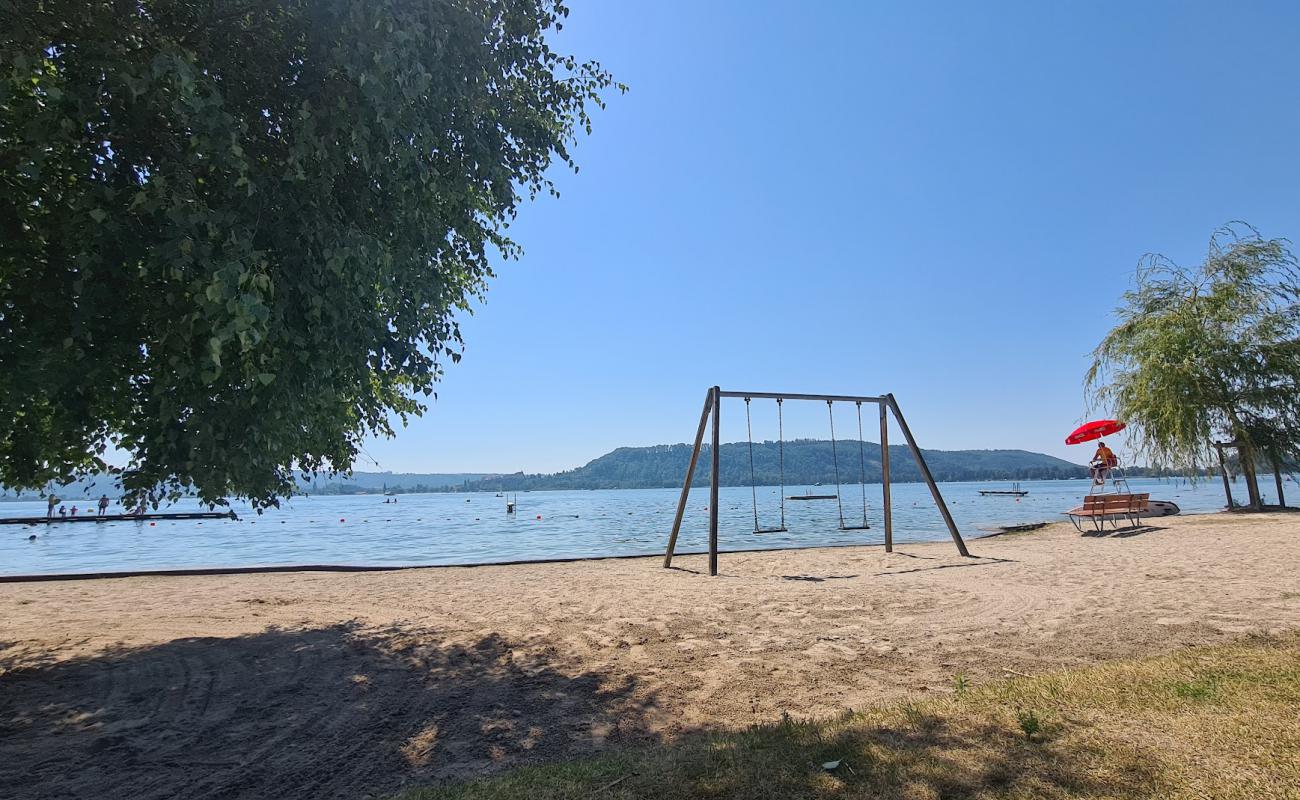 Plage de La Neuveville'in fotoğrafı parlak kum yüzey ile