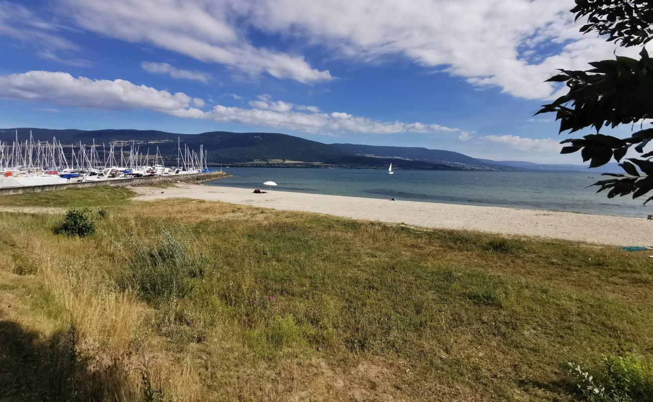 Port d'Yvonand Beach'in fotoğrafı açık bej kum yüzey ile