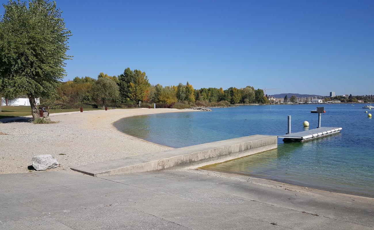 Plage Hauterive'in fotoğrafı küçük gri çakıllar yüzey ile