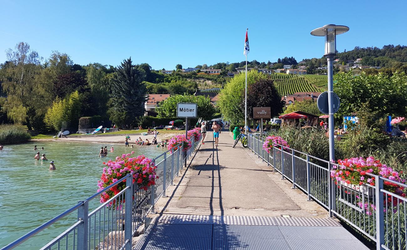 Plage de Motier'in fotoğrafı çim yüzey ile
