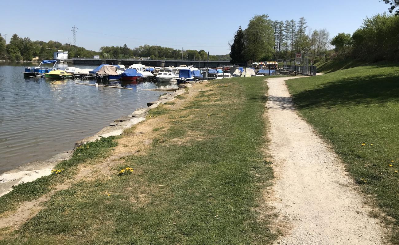 Camping Schiffenen Strand'in fotoğrafı çim yüzey ile