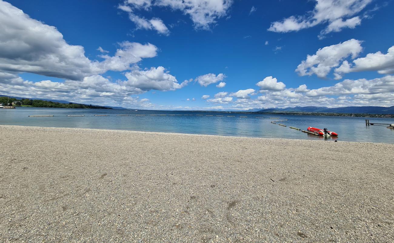 Plage de Versoix'in fotoğrafı küçük gri çakıllar yüzey ile