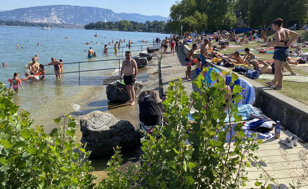 Plage du Reposoir'in fotoğrafı beton kapak yüzey ile