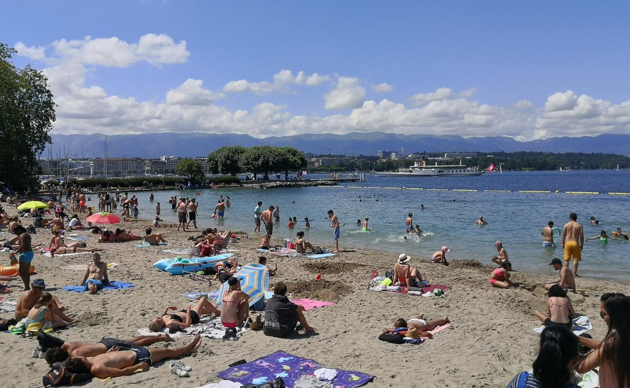 Baby-Plage des Eaux-Vives'in fotoğrafı açık bej kum yüzey ile