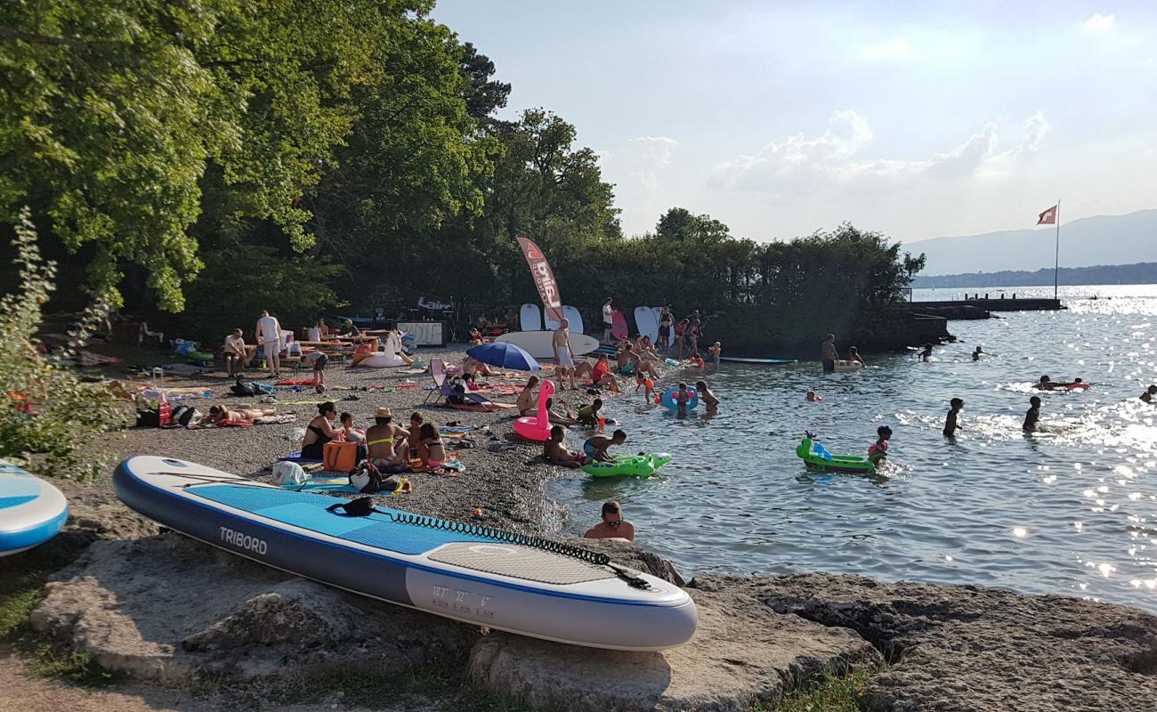 Plage de la Savonniere'in fotoğrafı küçük gri çakıllar yüzey ile