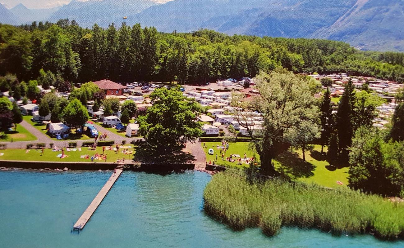 Plage des Grangettes'in fotoğrafı çim yüzey ile