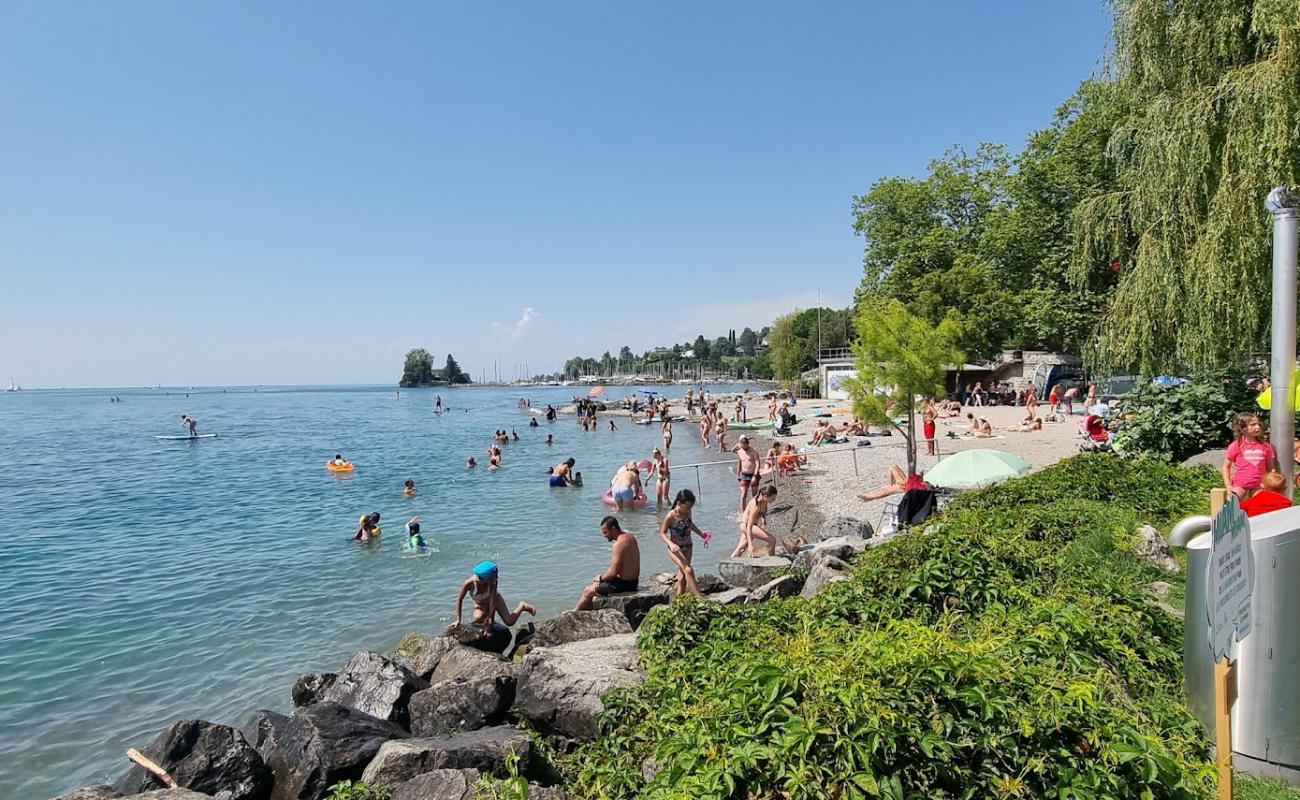 Montreux Plage'in fotoğrafı gri kum ve çakıllar yüzey ile