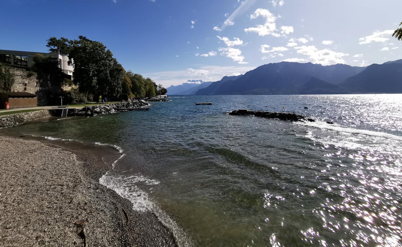 Bain des Dames'in fotoğrafı gri çakıl taşı yüzey ile
