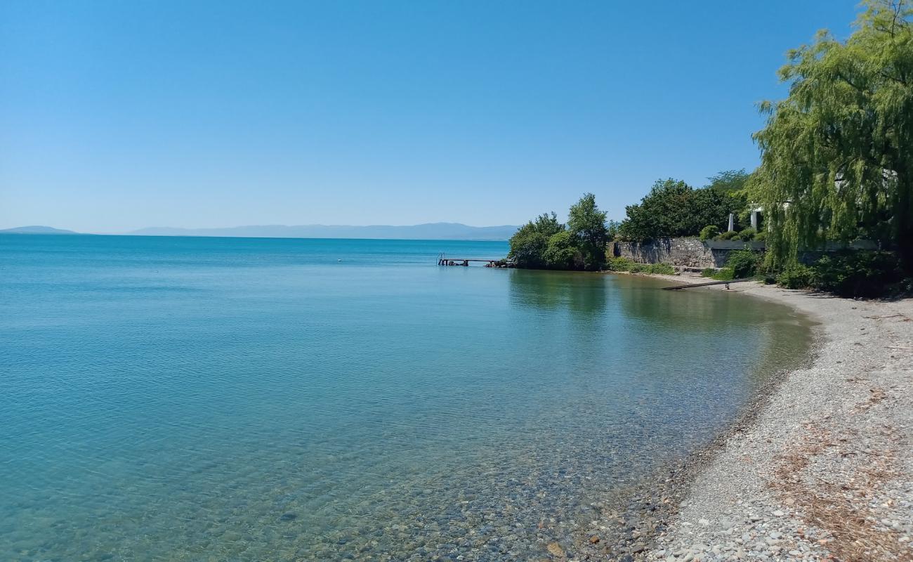 Plage de Lutry'in fotoğrafı gri çakıl taşı yüzey ile