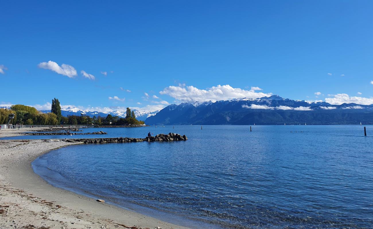 Bellerive-Plage'in fotoğrafı gri çakıl taşı yüzey ile