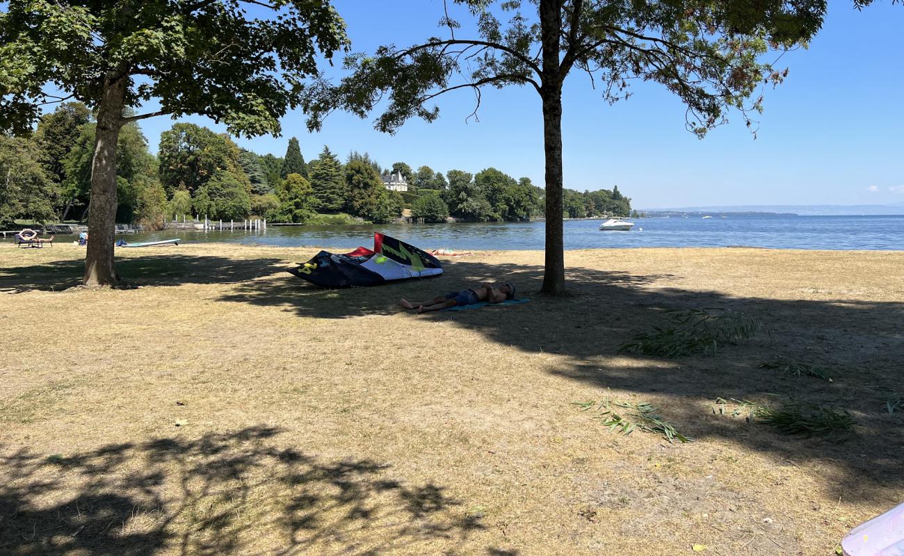 Plage de la Dullive'in fotoğrafı çim yüzey ile