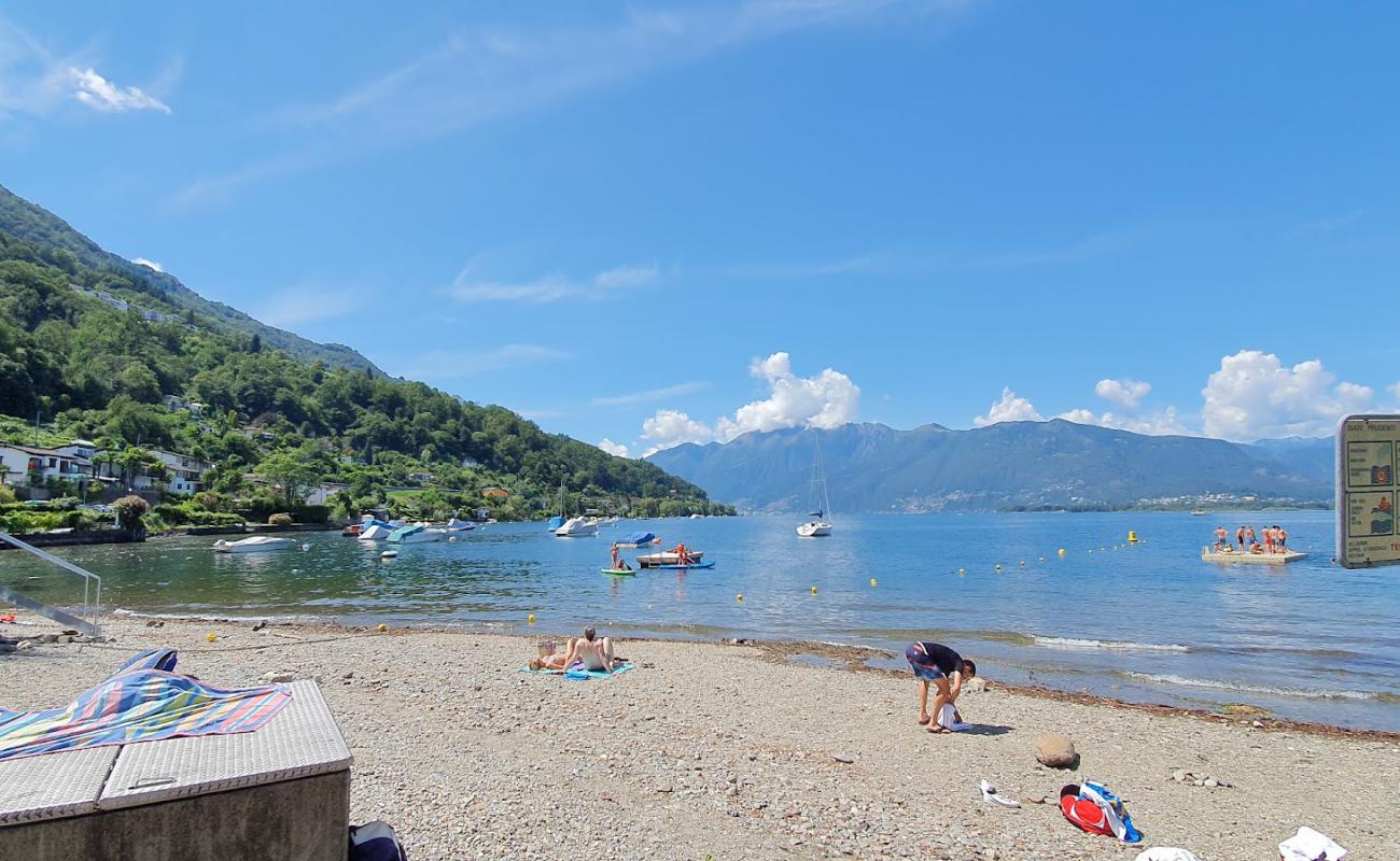 Shaka Beach Lido di Vira'in fotoğrafı gri kum ve çakıl yüzey ile