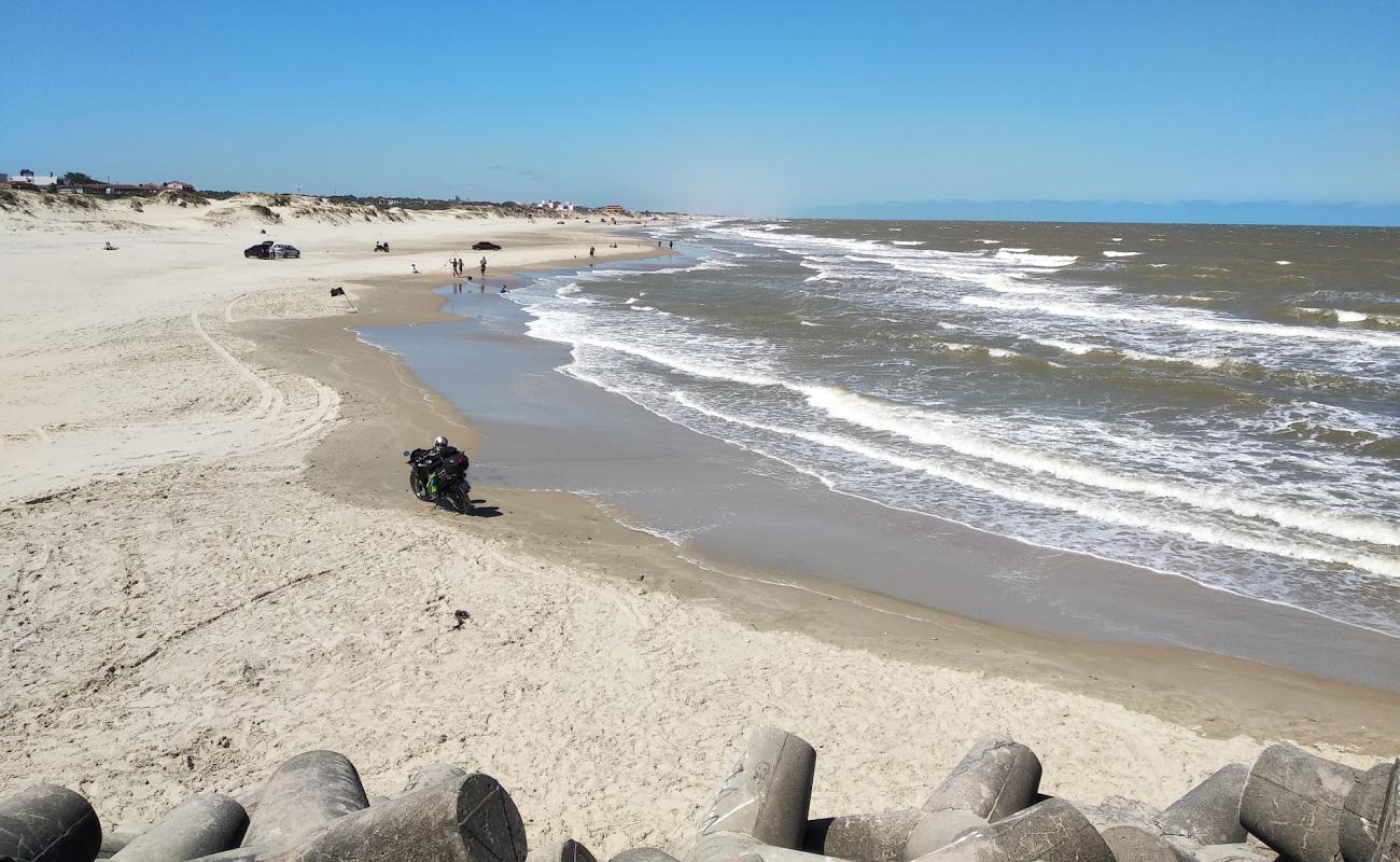 Barra do Chui'in fotoğrafı parlak ince kum yüzey ile